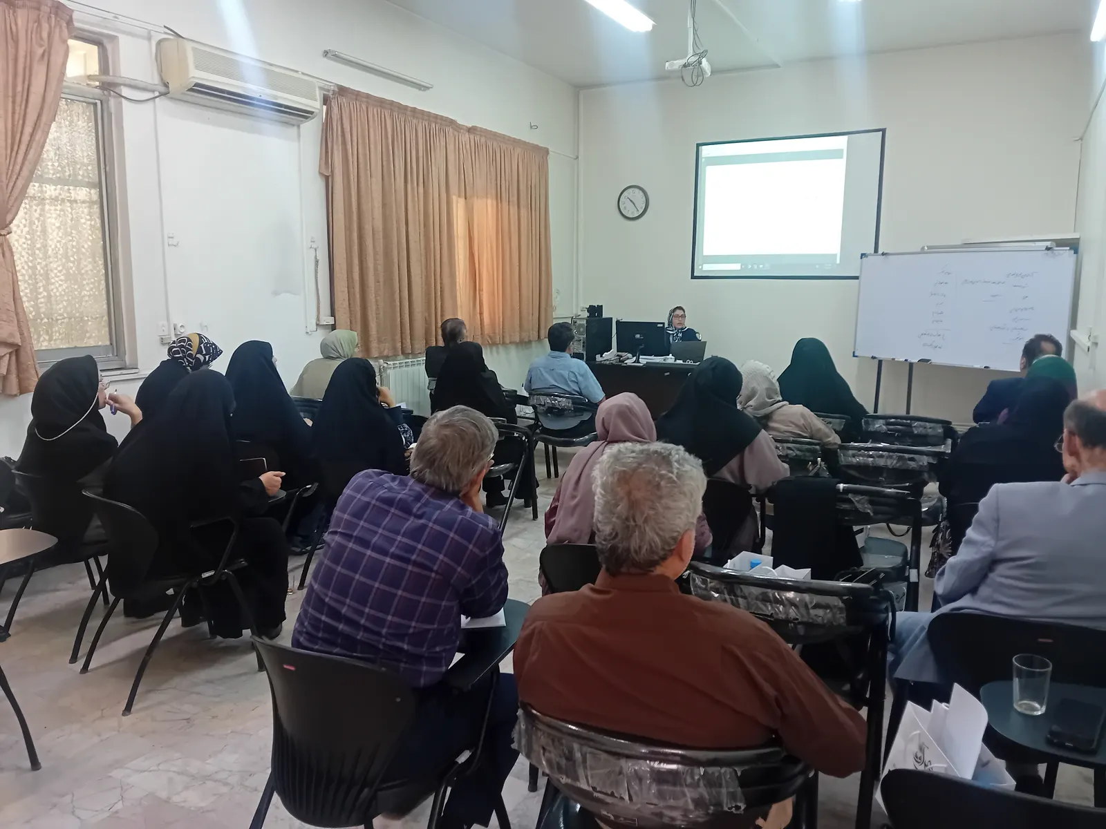 دوره جامع مقدماتی پوست، مو و زیبایی، نخ های جوانساز و اسکین کر - تصویر 1